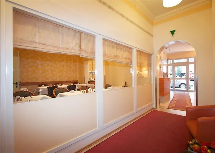 Falk Hotel
